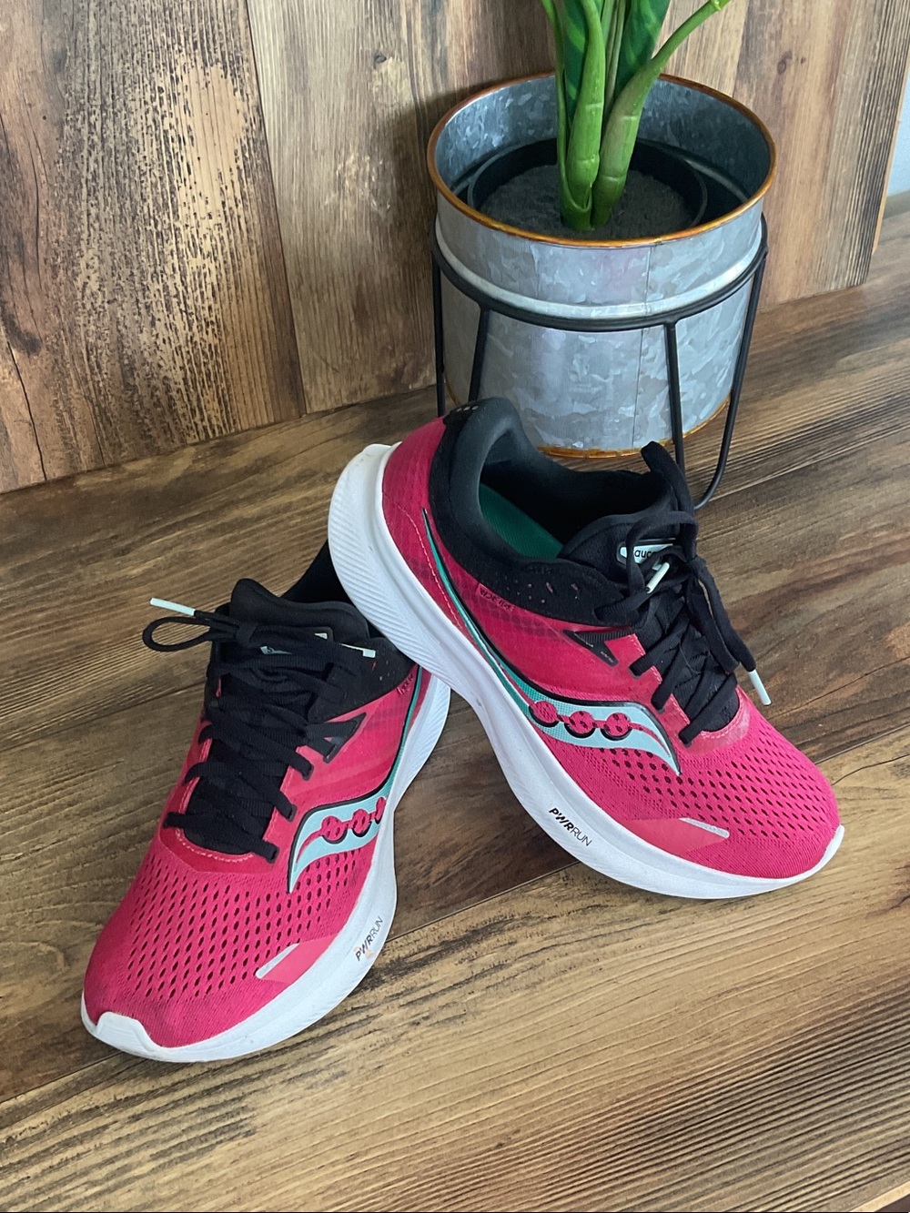 Saucony Ride 16 PWRRUN Athletic Running Shoes 8
